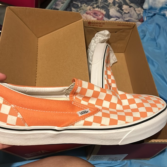 Orange vans men size 10.5 women’s size 12 - Picture 2 of 4